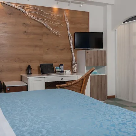 אתר נופש Marinella 3*