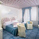 Marinella אתר נופש