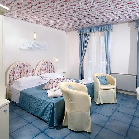 Marinella Θέρετρο