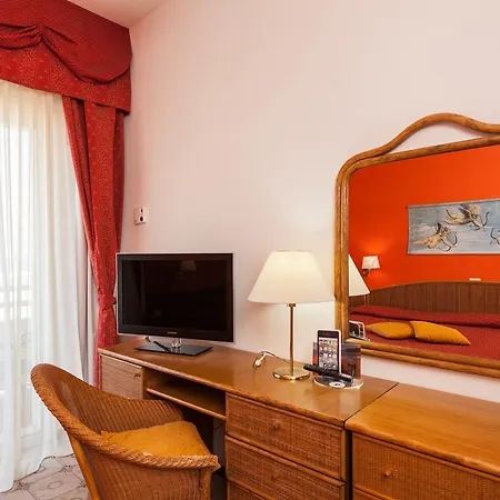 Marinella 3*